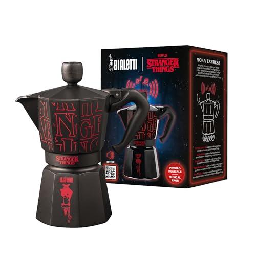 Bialetti Moka Express Stranger Things 6 Tazze, Pomolo Musicale con ricarica USB C, Non adatta ad induzione, 6 Tazze (270ml), Nero