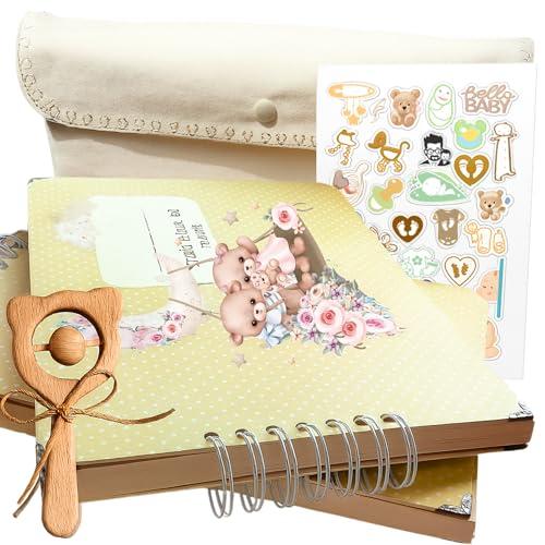 Album Nascita Neonato A4 – Diario dei Ricordi con 42 Stickers, Pochette in Tessuto e Sonaglino in Legno Naturale – Regalo Baby Shower – Fatto a Mano
