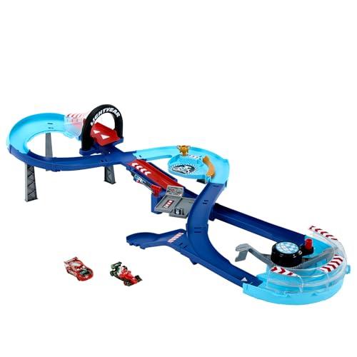 Mattel Disney e Pixar Cars Pista Salti della Corsa Globale, playset con propulsore attivabile dai bambini, 2 macchinine, Saetta McQueen e Francesco Bernoulli, HXJ32