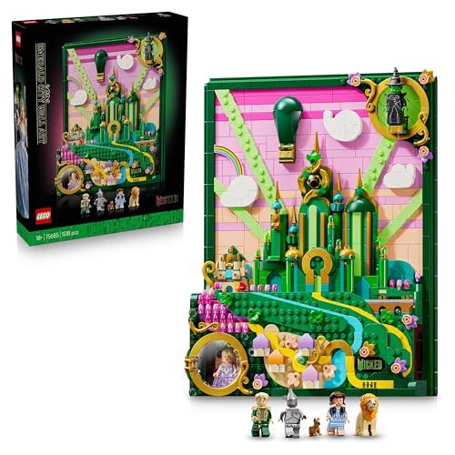 LEGO Wicked Wall Art Città di Smeraldo - Costruzione per Adulti 3D - Kit Modellismo con 6 Minifigure incl. Dorothy e il Cane Toto - Decorazione da Parete Fai da Te - Regalo per i Fan del Film - 75685